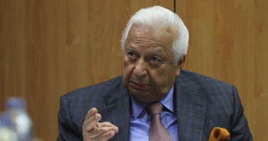 خبير نفسى: إعطاء الديمقراطية والحرية لجاهل كتسليم مجنون سلاح