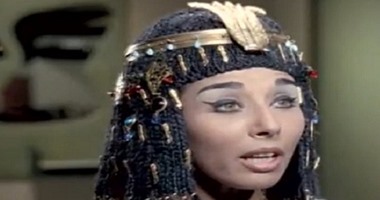 سمارك يهمنا.. استوحى أفكار لمكياج العيون من لبنى عبد العزيز
