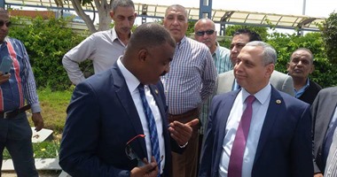 رئيس الجمارك يشرف على تسليم أجهزة فحص بالأشعة لميناء الإسكندرية