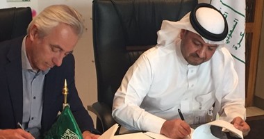 بالصور.. فان مارفيك يُجدد تعاقده مع منتخب السعودية
