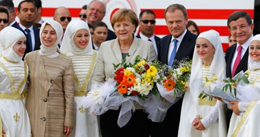 بالصور.. وصول ميركل وتوسك وتيمرمانز الى تركيا لزيارة اللاجئين