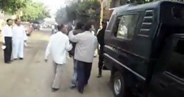 الأهالى يسلمون لص دراجات بمنطقة مساكن عثمان فى قنا لقوات الأمن