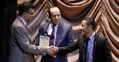 فى مؤتمر الإعلام الإلكترونى..تكريم بوابة"اليوم السابع" التعليمية "كايرودار"لنشرها التسامح بين الشباب.. اللواء محمود خلف:رئيس أركان الجيش الأثيوبى يدرس فى أكاديمية ناصر.. والسوشيال ميديا تهدم الإنجازات
