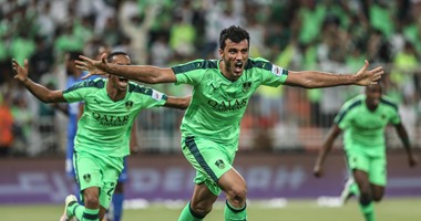 بالفيديو.. 10 أرقام مثيرة من تتويج الأهلى بالدورى السعودى