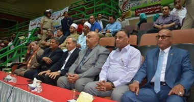 بالصور.. محافظ قنا يشهد نهائى كأس "صحة المحافظة" 2016