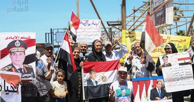 بالصور.. مظاهرة بالفلفل الأحمر وهتافات "يا كايدهم ياسيسى" بالإسكندرية