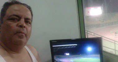 كوميديا المعلقين والخروج عن النص فى الدورى المصرى  ..معلق يظهر بالملابس الداخلية..بكر ينفعل "مش هشتغل"  ..ومكالمة على الهواء بين معلق ووالده