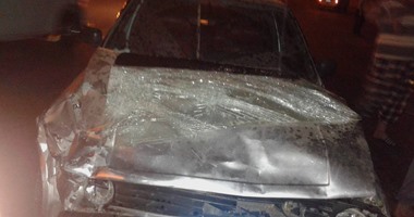 تحطم سيارة بالكامل إثر سقوط شجرة عليها بصفط اللبن