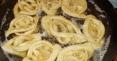 حلويات مغربية.. طريقة عمل 3 وصفات منهم القريوش والبينى المغربى