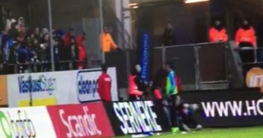 بالفيديو.. إلغاء مباراة بالدوري السويدى بعد خناقة بين لاعب والجماهير