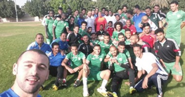 لاعبو الإنتاج الحربى يحتفلون بعيد ميلاد "سامح على"
