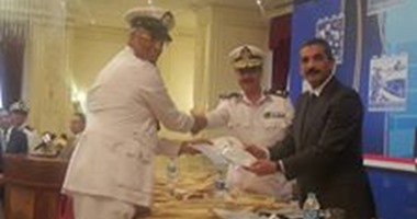 تكريم مدير مرور الأقصر لحصوله على المركز الأول بين مديرى الإدارات المرورية