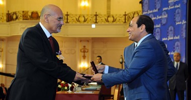 بالصور.. السيسى يعلن دعم العمال بـ100 مليون جنيه من صندوق "تحيا مصر"