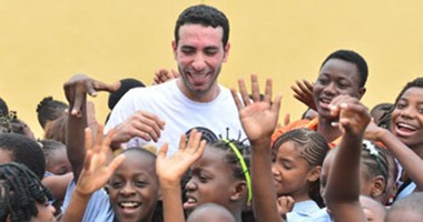 3 نجوم يتألقون فى ملاعب الإنسانية..محمد صلاح يرفع شعار "أنت أقوى من المخدرات".. أبو تريكة يحارب الفقر و"فاعل خير" فى مستشفى السرطان.. محمود الخطيب يدعم مرضى الأورام 