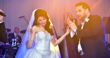 عمرو دياب يشعل حفل زفاف ابن محمد فريد خميس