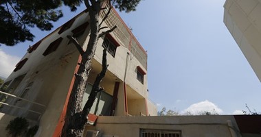 الصحف البريطانية: الكشف عن تفاصيل القبض على أكبر شبكة للاتجار بالبشر فى لبنان.. احتجاز 75 سورية بمبنى مهجور وإجبارهن على ممارسة الجنس لأكثر من 10 مرات يوميا.. وداعش يعدم 4 آلاف شخص خلال عامين بسوريا