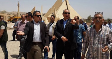 بالصور.. وزير الآثار ومحافظ المنيا يتفقدان الأعمال الجارية بالمتحف الآتونى