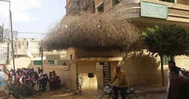 "صحافة المواطن": بالصور.. مواطن يستولى على جزء من فناء مدرسة بطنطا