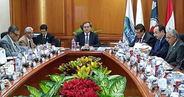 البترول تطالب "جاسكو" ببرنامج زمنى لتنفيذ مشروعات خطوط الغاز لمحطات الكهرباء