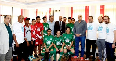 بالصور.. جمال علام يكرم منتخب ساتوك للأيتام فى يوم اليتيم