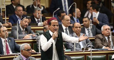 النائب مهدى العمدة يطالب بحل مشكلات نقص المياه وتقنين الأوضاع بمطروح