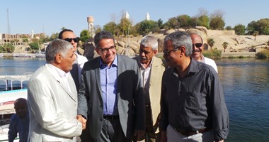 بالصور.. وزير الآثار يتفقد المواقع الأثرية بأسوان.. الدكتور خالد العنانى لـ"اليوم السابع": تنسيق 4 وزارات لعودة التدفقات السياحية.. إعادة فتح متحف الفنتين أمام الأجانب خلال احتفالية المئوية