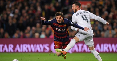 حكم الكلاسيكو فى مرمى نيران الإعلام المدريدي والكتالوني!