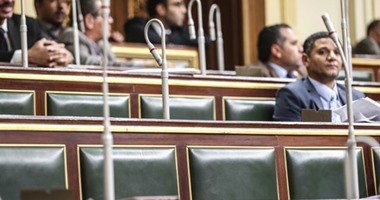 مباراة بدون جمهور.. مقاعد النواب الخالية تتصدر المشهد فى الجلسة المسائية