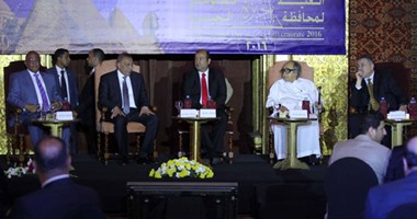 بالصور.. محافظ الجيزة يستعرض أراضٍ للاستثمار فى المؤتمر الاستثمارى
