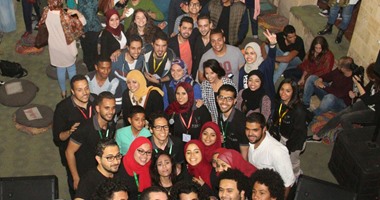 طلاب بجامعة عين شمس ينظمون فعالية للقراءة بشكل عملى