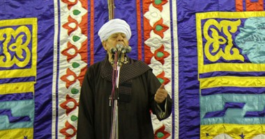 نقيب المنشدين يطمئن محبى ياسين التهامى : "الشيخ بصحة وعافية"