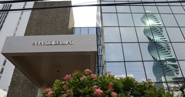 مكتب المحاماة بطل فضيحة "أوراق بنما" يتوقف عن العمل