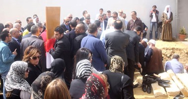 على عبد العال وأسامة هيكل وبرلمانيون فى تشييع جثمان سامح سيف اليزل لمثواه الأخير