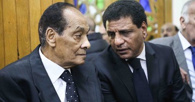 بالصور.. طنطاوى ونجوم الرياضة فى عزاء نبيل نصير
