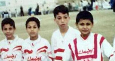 صورة نادرة لنجم يد الزمالك بقميص فريق كرة القدم