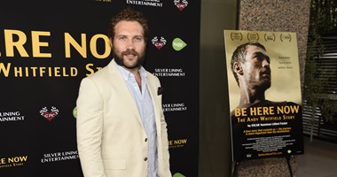 جاى كورتنى وإليزا دوشكو فى عرض الفيلم الوثائقى "Be Here Now" بكاليفورنيا