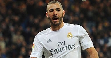 بلاتينى يحث على استبعاد بنزيما: "ليس لاعبًا كبيرًا فى وجود رونالدو"