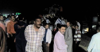  إصابة 5 أشخاص فى تصادم أتوبيس نقل عام و مينى باص بمحور مجرى العيون