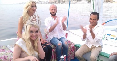 بالصور..ملكة جمال السياحة الأوروبية تحتفل بعيد ميلادها فى مركب بنيل الأقصر