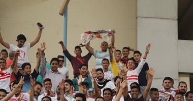 بالصور.. جماهير الزمالك تصل لملعب بتروسبورت لحضور لقاء بجاية