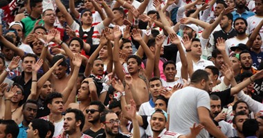 أمن نادى الزمالك يطفئ الأنوار لإجبار الجماهير على الخروج 