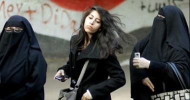 بين النقد والهجوم .. ما لا تعرفه عن بنت قررت تقلع الحجاب فى مصر