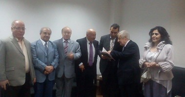 وفد الثقافة اللبنانية يقدم واجب العزاء للمصرين فى الأبنودى