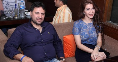 ساموزين وكاريكا ونجمة "الراقصة" برندا فى حفل محمد شعبان بـ"friends"