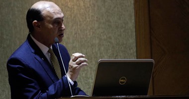 مهاب مميش يلتقى وفدا من الجالية المصرية بأمريكا بمبنى المحاكاة بقناة السويس