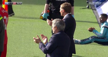 بالفيديو.. مورينيو وجماهير تشيلسى تصفق لجيرارد