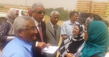 بالصور.. محافظ السويس يتفقد مدينة الملك عبد الله