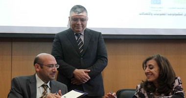 وزير الاتصالات: الإنترنت خدمة أساسية للمواطن المصرى والدولة ستدعمها