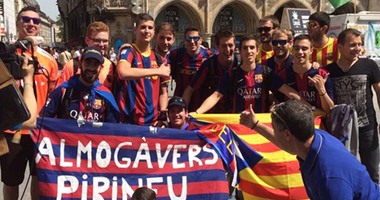 بالصور.. جوارديولا يظهر مع جماهير برشلونة فى شوارع ميونيخ