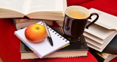 4 خدع تساعدك على القراءة أسرع أهمها "أبعد عن التليفزيون وغنيله"